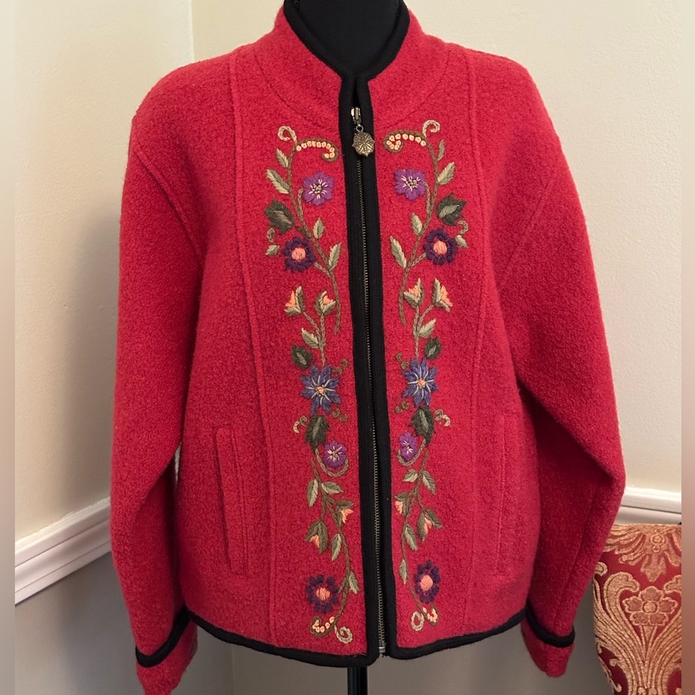 Icelandic Design Women’s Wool Embroidered Women’s  size Large